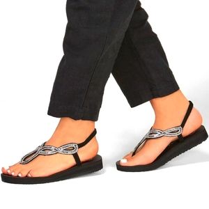 Skechers Yoga Foam strap sandal flipflop vegan